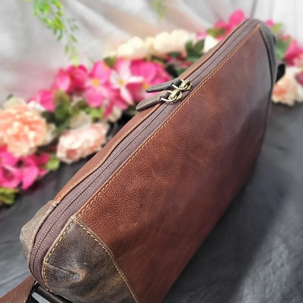 Boconi Garth Urban Messenger Bag in Conyac Full Grain Leather